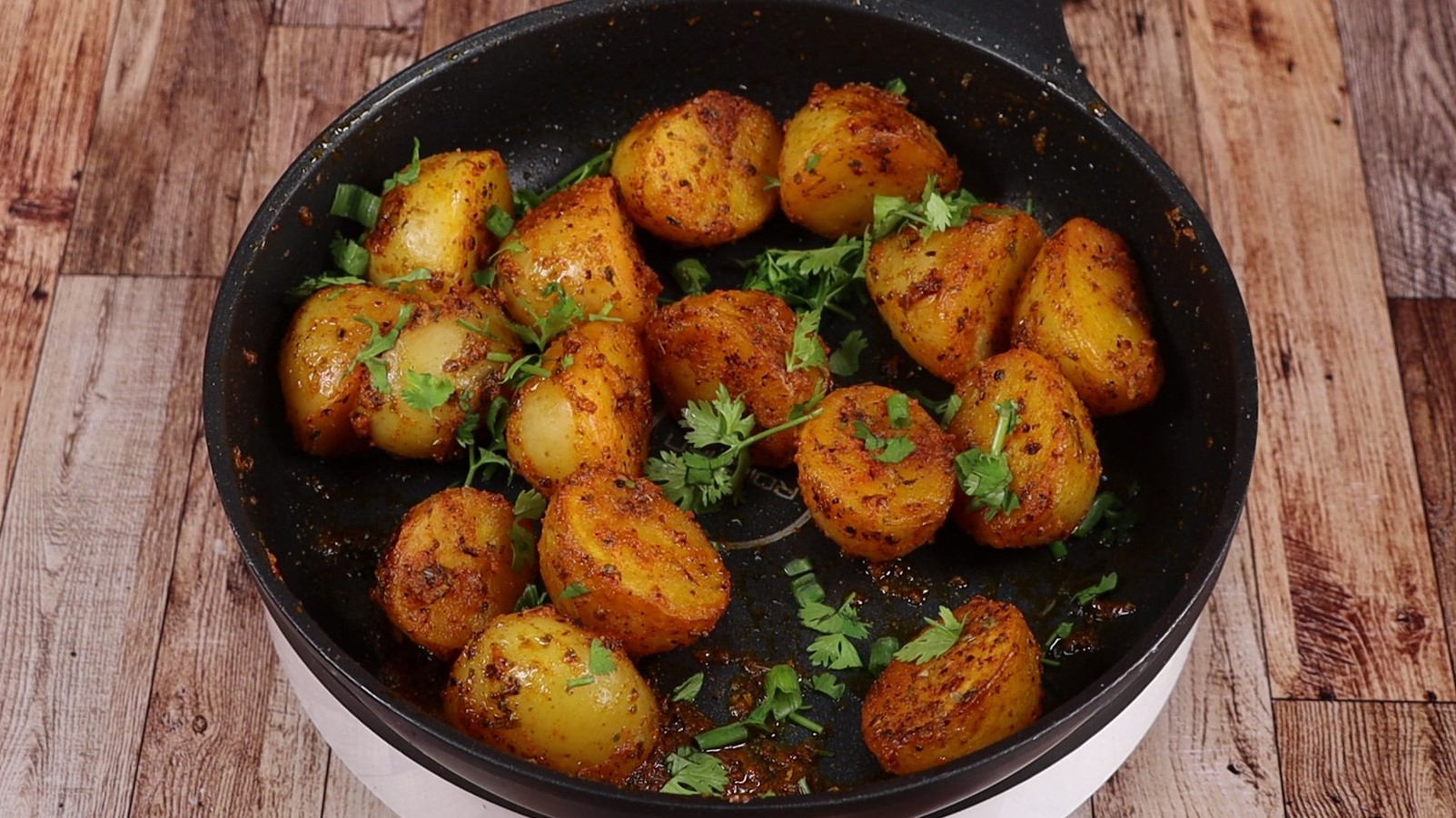 Batatas refogadas na manteiga Batata refogada na frigideira