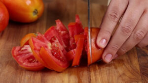 frango com ovos na frigideira