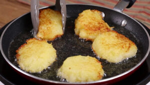 panquecas de batatas com cebola receita fácil