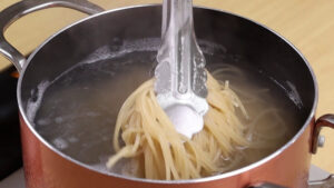 receita fácil de macarrão com bacon