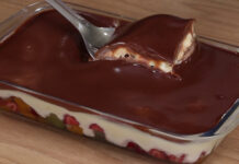 Sobremesa de frutas na travessa