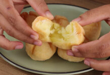 Bolinhos de batata com queijo muçarela
