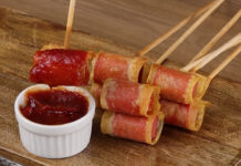 Enroladinhos de salsicha no palito