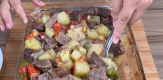 Faça batatas e carnes e uma só travessa ao mesmo tempo. Receita da minha avó!