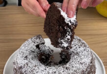 Bolo de biscoito recheado com chantilly