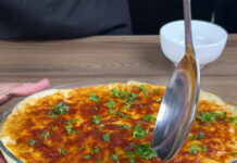 Carne na travessa com creme de batatas