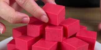 Receita de Gelatina Colorida com Leite Condensado para Festas