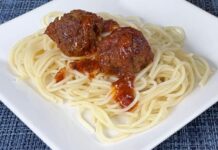 Receita Passo a Passo de Almôndegas com Macarrão e Molho Especial