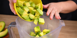 Sobremesa de abacate com poucos ingredientes