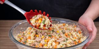 Insalata di pasta cremosa al tonno