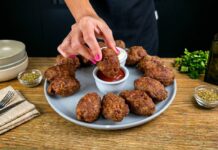 Bolinhos de Carne com Batata Ralada