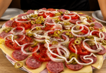 Bread Pizza with Calabresa Sausage, Ham and Cheese