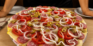 Pizza al Pane con Salsiccia Calabrese, Prosciutto e Formaggio