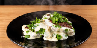 Steak mit Knoblauch-Käse-Soße