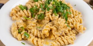 Fusilli cremosi con mozzarella e salsa di pomodoro
