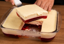 Sobremesa Gelada de Morango com Creme de Leite em Pó