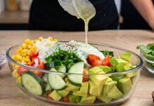 Salada Cremosa de Abacate com Molho de Mostarda e Mel